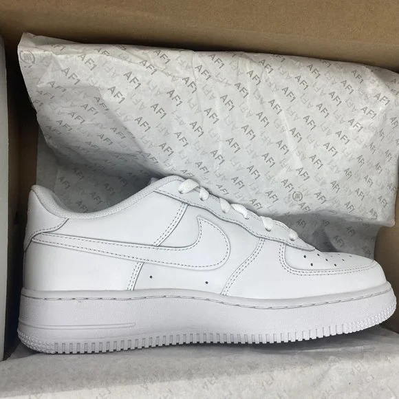 Nike Air Force 1 Low Triple White 314192-117 Size 7Y Women's 8.5 W - NEW IN BOX - Picture 6 of 8